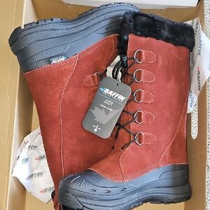 Baffin Burgundy Winter Boots with Black Trim